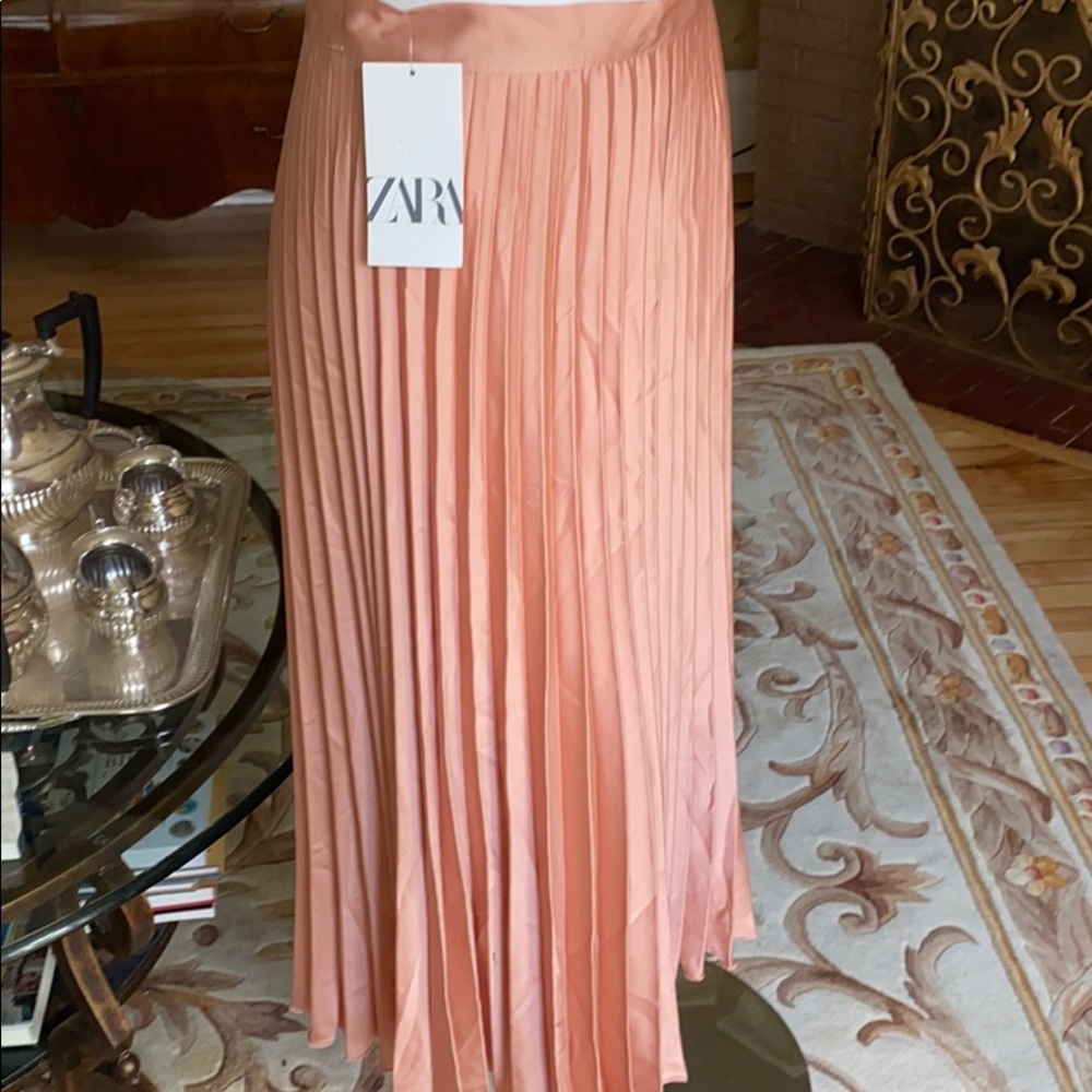 Zara salmon colored crystal pleated skirt - Picture 7 of 9
